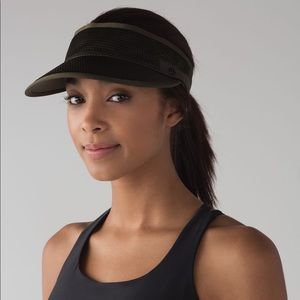 NWT Lululemon Dash & Splash Visor